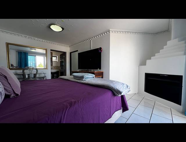 7 BEDROOM HOUSE FOR SALE IN WEST BEACH